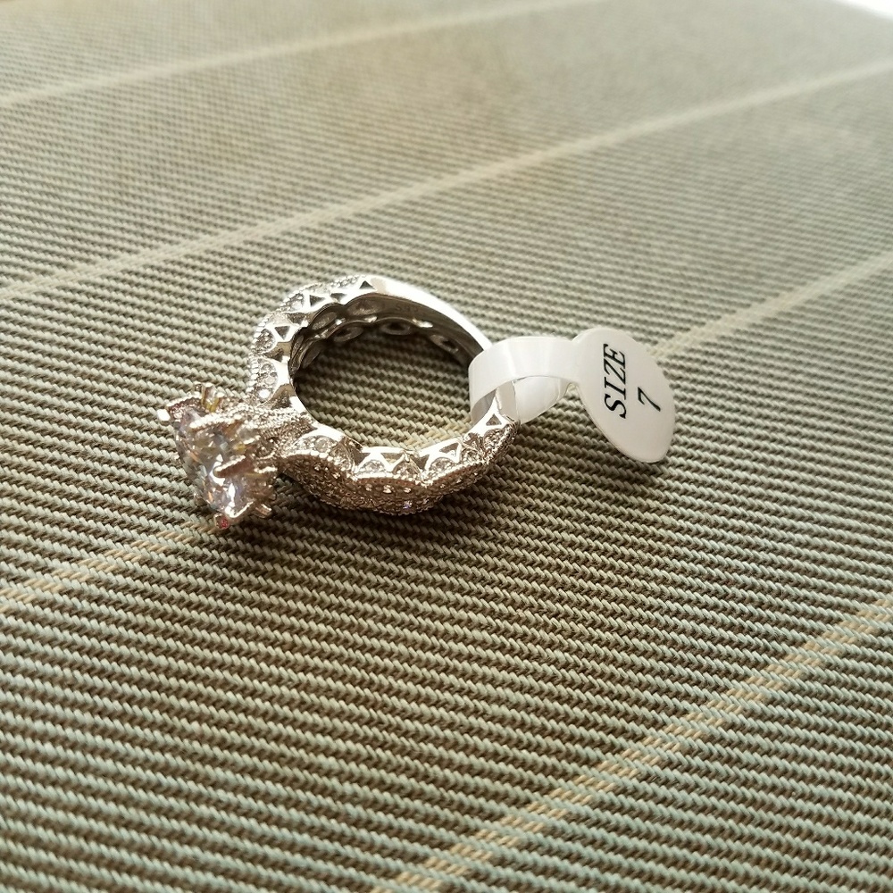 NWT Vintage Luxury Diamond Ring Set Size 7 - Picture 4 of 4